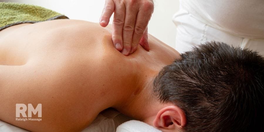 Have you ever noticed how your body feels after sitting at a desk all day? Your shoulders are probably rounded forward, and your neck is stiff. This is what happens when your posture isn't right. Poor posture doesn't just look bad; it can cause pain, fatigue, and even affect your confidence. I know this because I have seen it for myself. Bad posture makes your body work overtime, trying to hold you upright. This results in tension in your muscles. With time, the tension builds up and makes it difficult for you to stand or sit correctly. The good news, however, is that deep tissue massage can help resolve these issues.