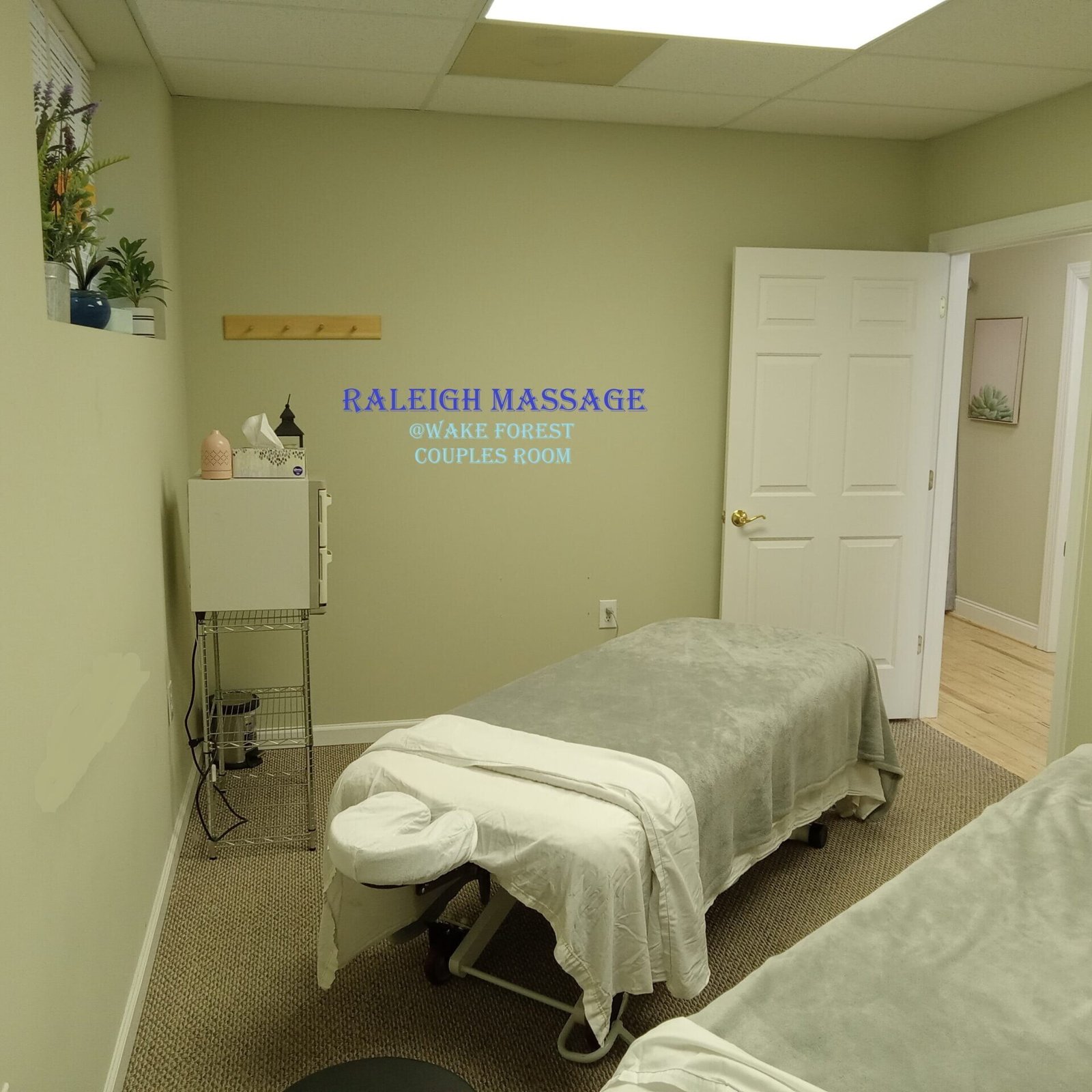 couples massage room